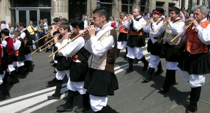 Cagliari, suonatori di launeddas alla processione di Sant'Efisio