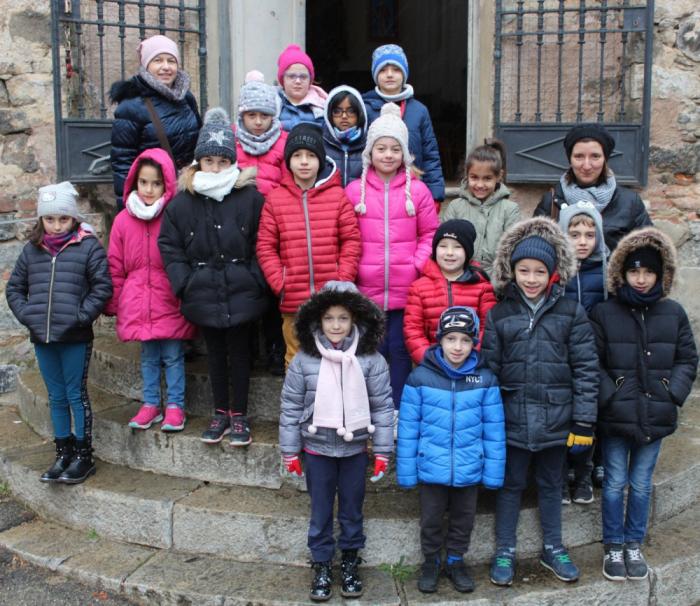bambini della II classe Elementare di Verrone con le loro maestre in visita a Pettinengo
