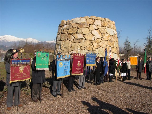 Labari delle Associazioni Combattentistiche e d'arma di Biella a Nuraghe Chervu