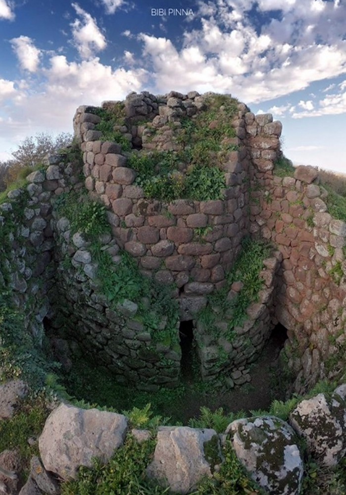 Paulilatino, nuraghe Lugherras