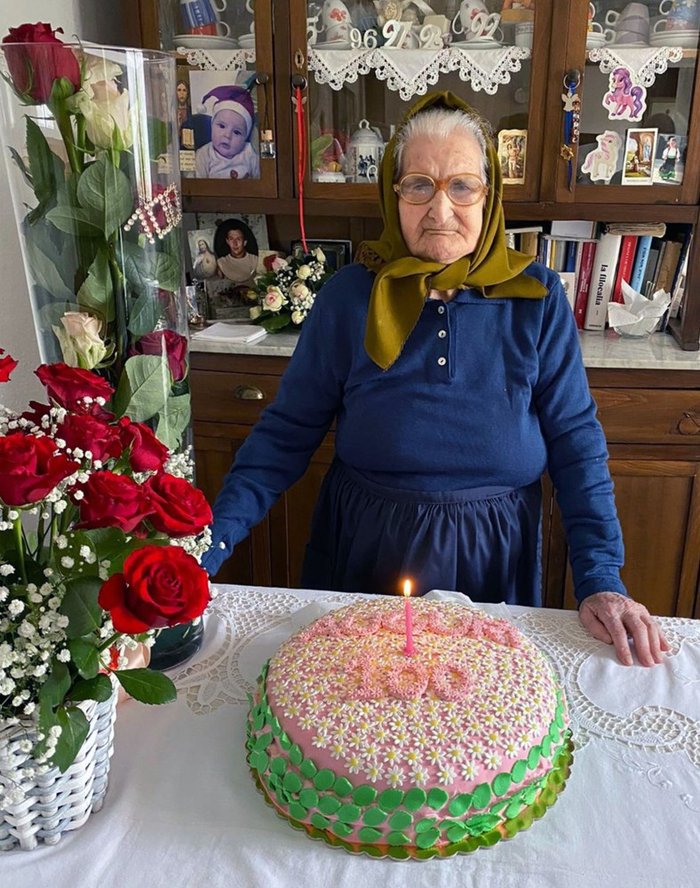 zia Angelina Serra Corongiu nel giorno del suo 100° compleanno