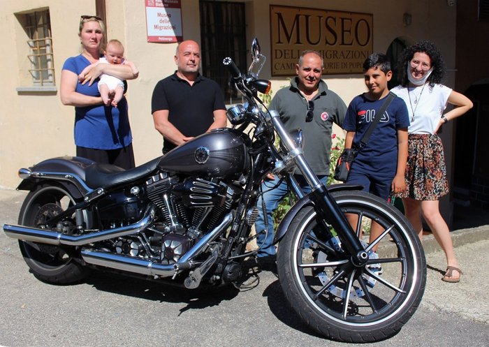 biker, sosta al Museo delle Migrazioni di Pettinengo