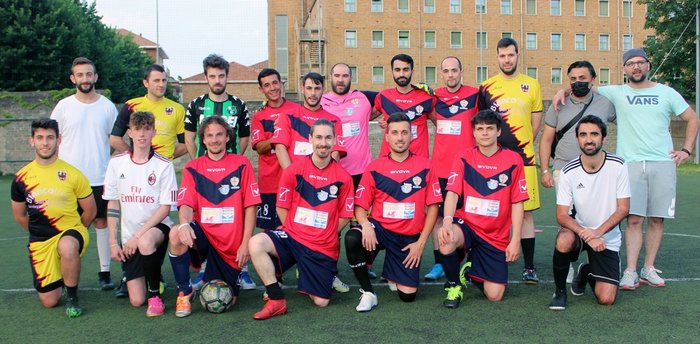 Atleti di Su Nuraghe Calcio Biella con Real Biella