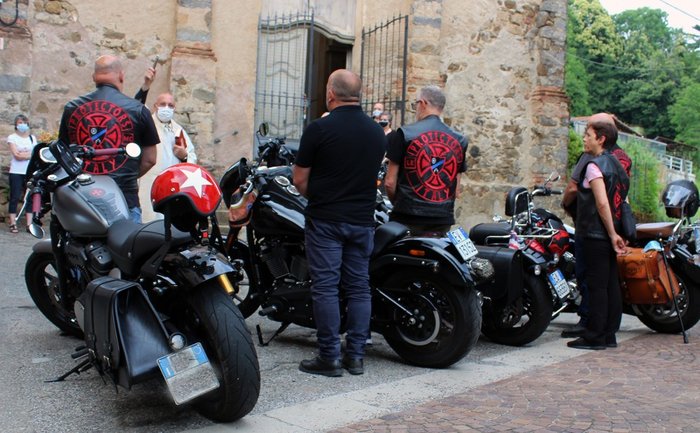 Pettinengo, bikers biellesi ricevono la benedizione di don Ferdinando Gallu