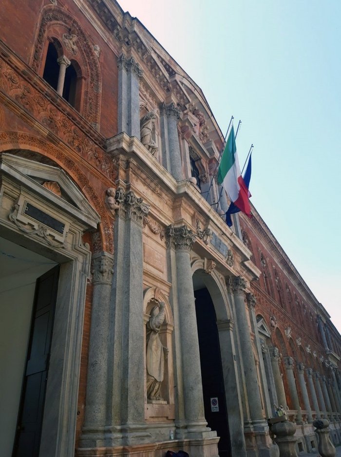 facciata dell'ingresso dell'Università degli Studi di Milano