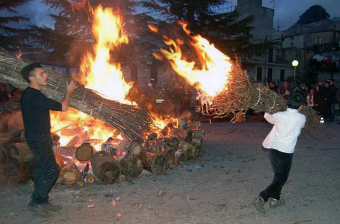 Gadoni, falò Is fraccheras