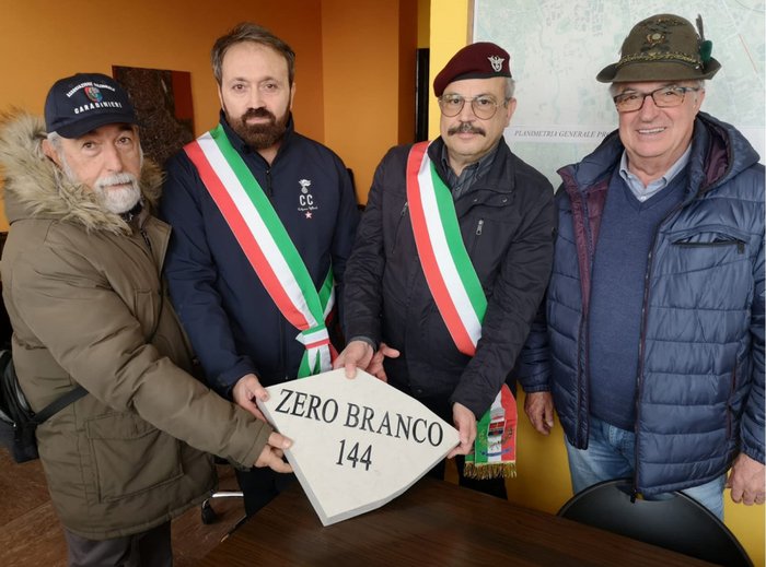 Zero Branco consegna a Biella la pietra in ricordo dei caduti