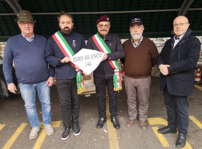 Zero Branco consegna a Biella la pietra in ricordo dei caduti