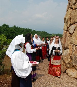 Nuraghe Chervu, benedizione con il grano