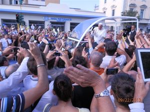 Papa Francesco per le vie di Cagliari