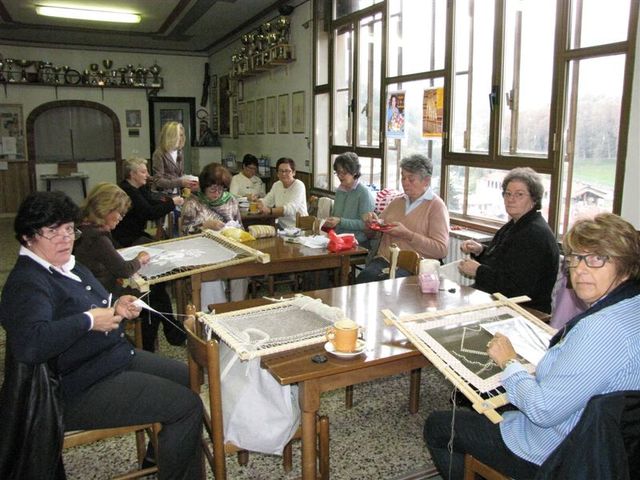 Donne del Filet al lavoro al Ricetto di Candelo e nella sede di Su Nuraghe