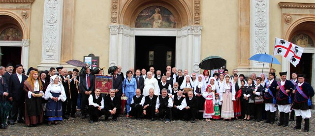 Biella, gruppo alla fine della messa (Zanella)