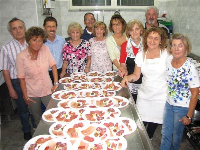 Lessona, volontari della cena di sant'Eusebio tra torte e portate