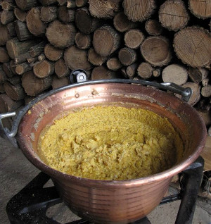 prove di preparazione della polenta Valle di Oropa