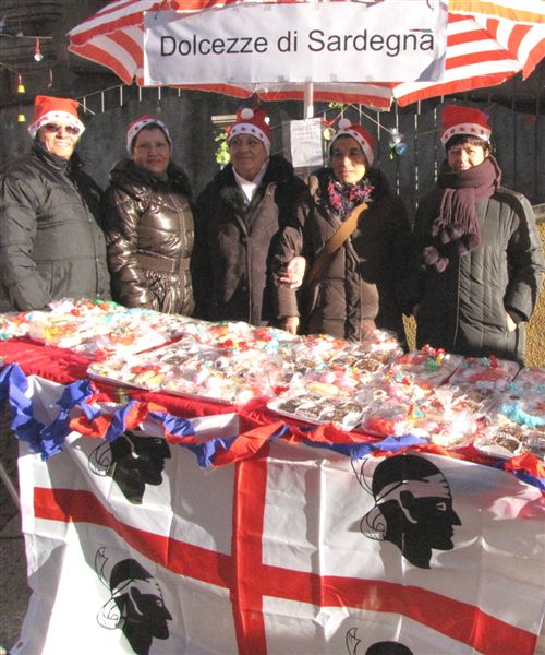 volontari di Su Nuraghe alla festa del vischio