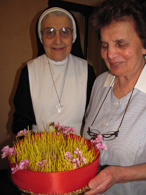 Suor Caterina e la sorella del vescovo di Biella ritratte con su nènnere