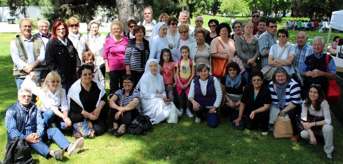 gruppo di gitanti ai Giardini Reali di Torino