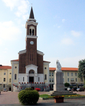 cortile e chiesa del Cottolengo di Biella