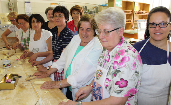 donne del pane di Su Nuraghe al corso di panificazione rituale