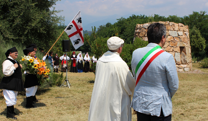 cerimonia a Nuraghe Chervu con il sindaco di Biella, Marco Cavicchioli