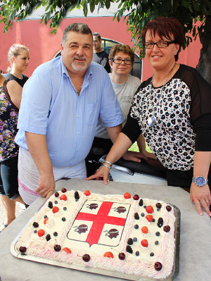 Giuseppe e Cristina con torta dei Quattro Mori