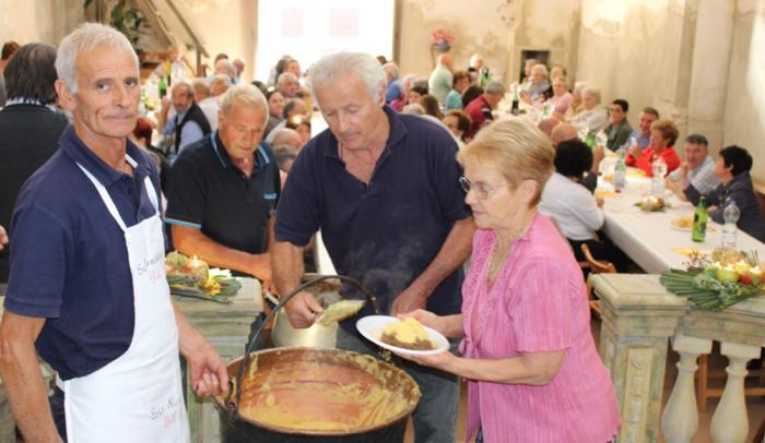 festa di san Grato, distribuzione della polenta