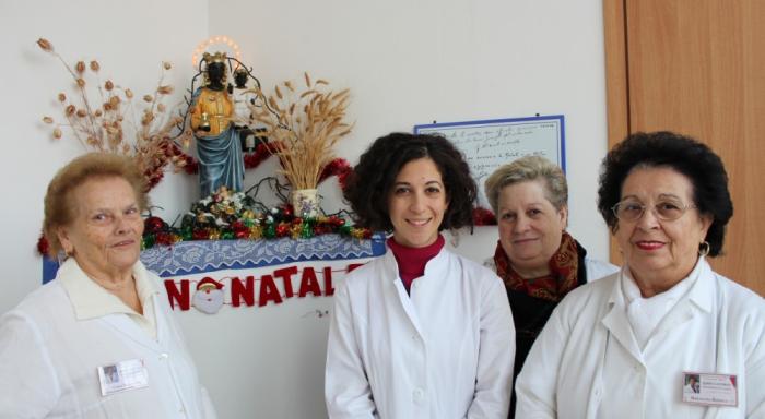 Francesca Muzio con alcune infermiere di Su Nuraghe