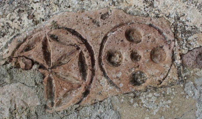 Lei (Nuoro), stipite destro, porta della chiesa foranea di S. Marco