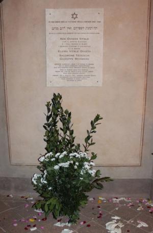 Biella, ingresso della Sinagoga, lapide