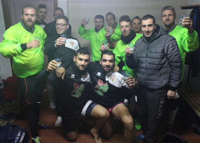 Su Nuraghe Calcio Biella, brindisi in spogliatoio