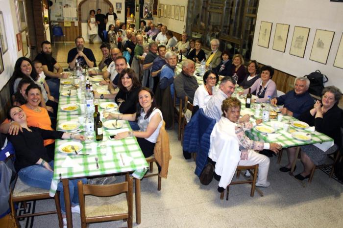 Partecipanti alla cena di solidarietà