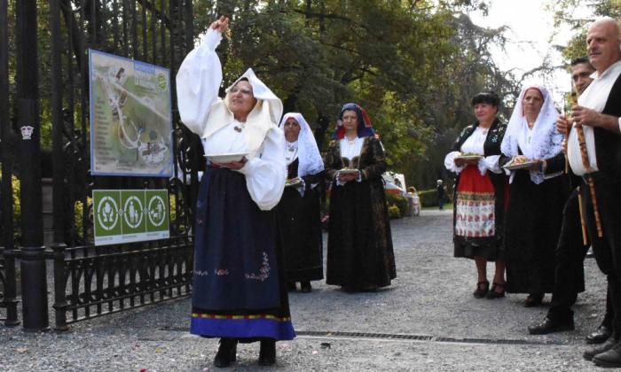 ingresso villa La Malpenga, benedizione con il grano