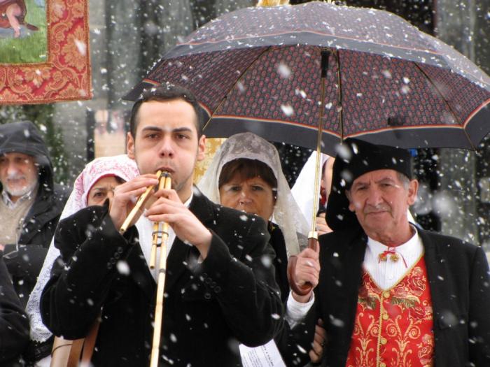 Sardi in processione a Biella