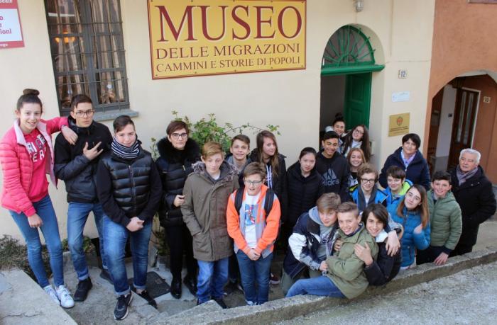 ragazzi della Scuola di Mongrado in visita al Museo di Pettinengo