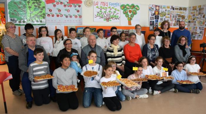 Cossato, nonni alla Scuola Primaria Aglietti con bambini della classe V Elementare