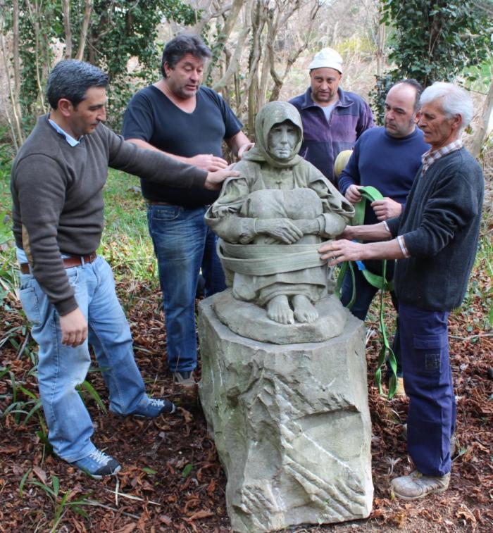 trasferimento della statua Madre dell'ucciso di Francesco Ciusa