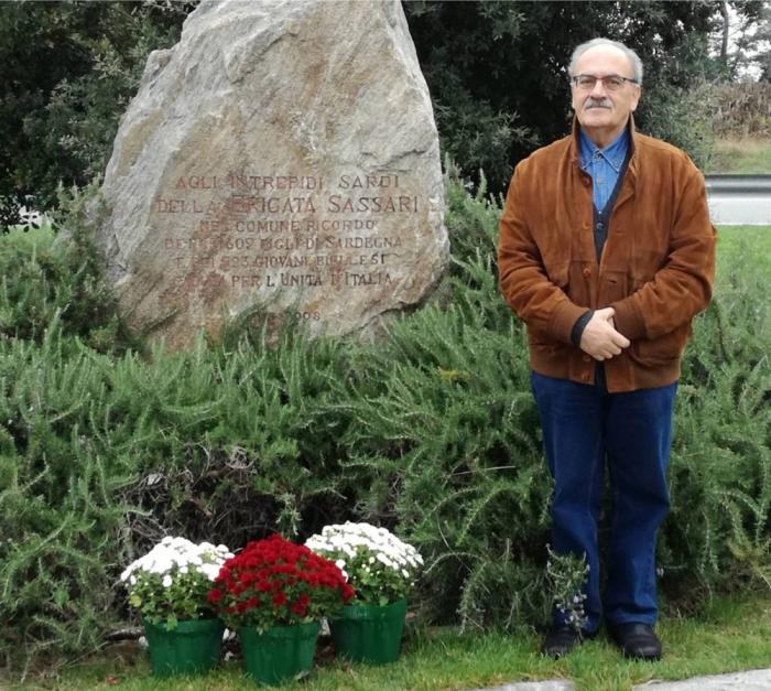 Biella, Nuraghe Chervu, deposizione di fiori al monumento dedicato ai Caduti sardi e biellesi