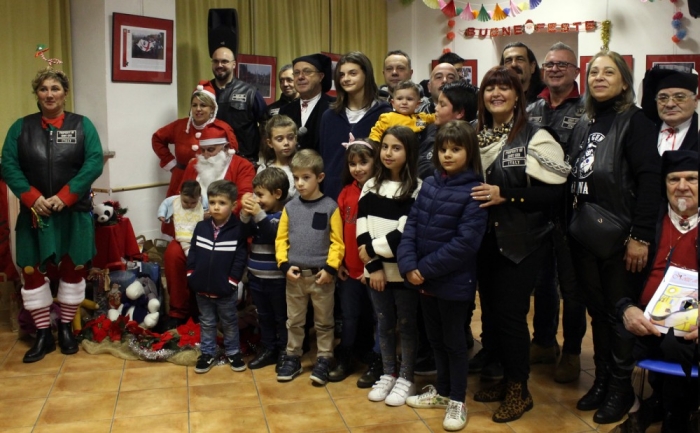 Biker e bambini a Su Nuraghe