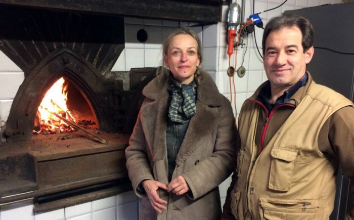 Pettinengo, Filippo Satta e Edmée Tuyl Da Den Haag davanti alla bocca del forno