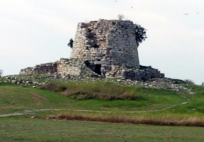 Nuraghe Is paras, Isili