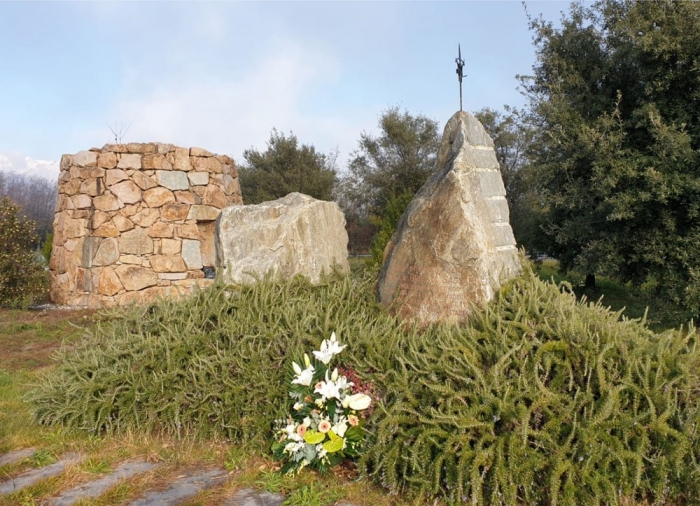 Biella, fiori a Nuraghe Chervu